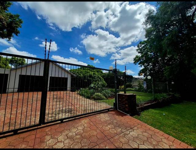 5 BEDROOM HOUSE FOR SALE IN LYTTELTON